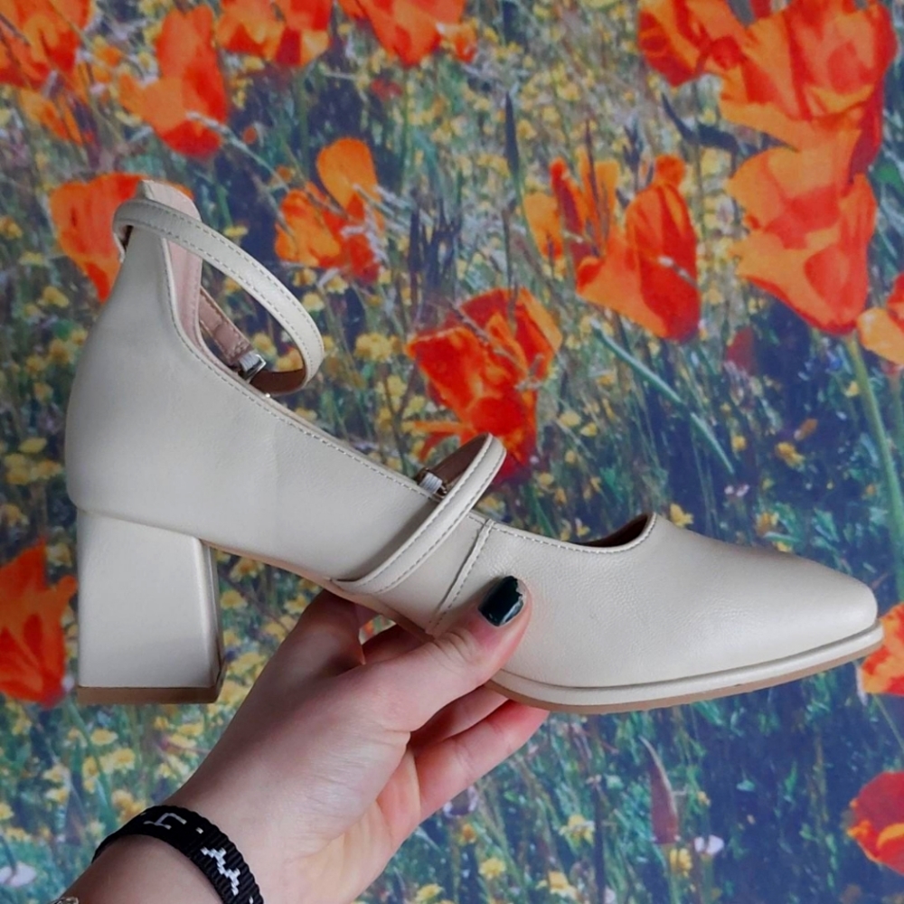 Beige/Cream Mary J Pumps